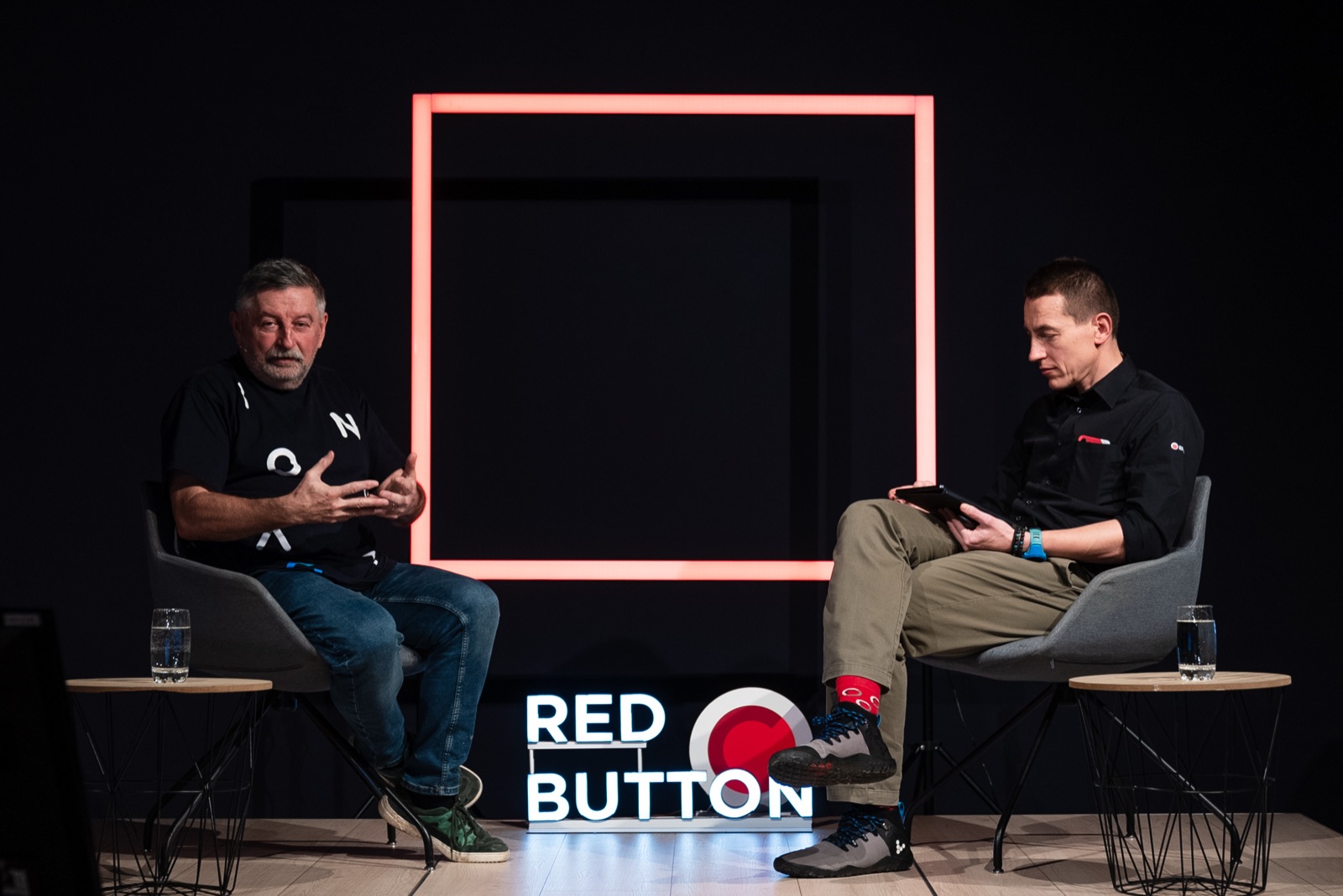 Ján Košturiak a Jan Mašek při diskusi Brain&Breakfast